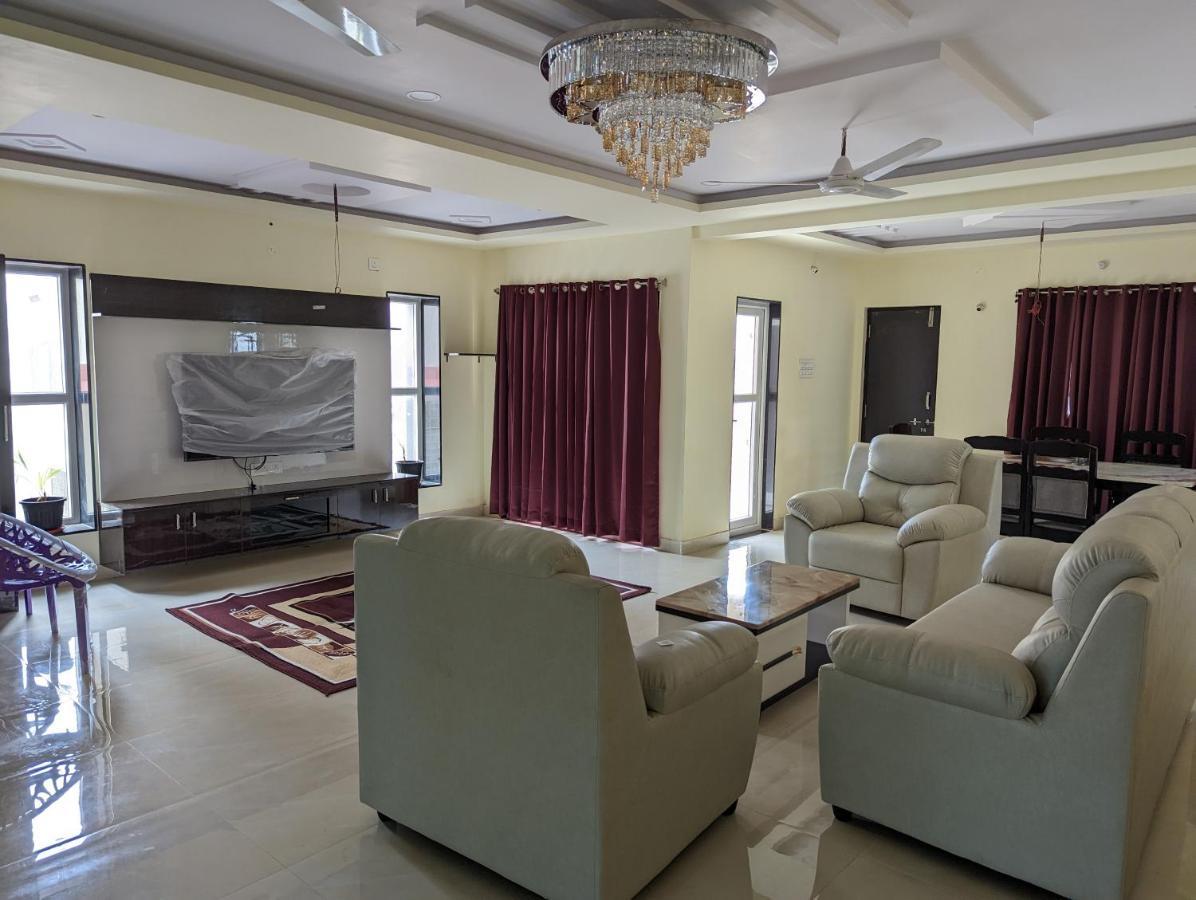 Ramya Grand Apartment Визакхапатнам Екстериор снимка